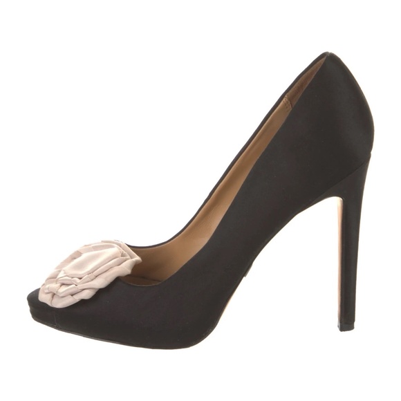 Badgley Mischka Satin Ruffle Embellishment Pumps - Authentic - Picture 5 of 5